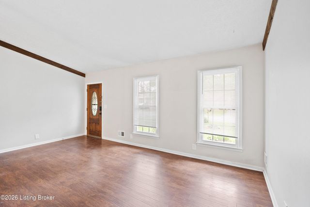8215 Chickering Way, Louisville, KY 40228