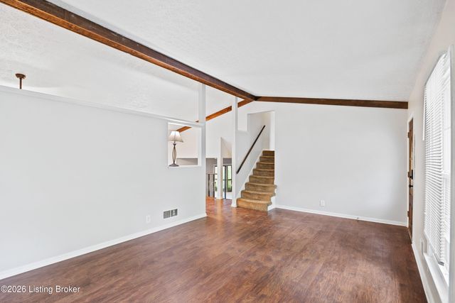 8215 Chickering Way, Louisville, KY 40228