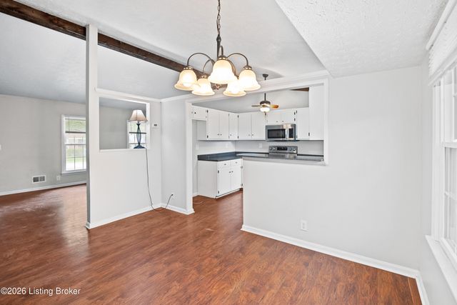 8215 Chickering Way, Louisville, KY 40228