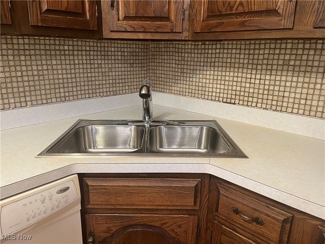 9152 Fosdick Road, Valley View, OH 44125