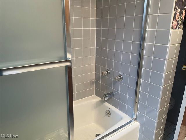 9152 Fosdick Road, Valley View, OH 44125