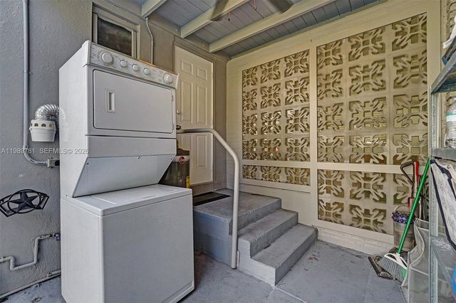 529 NW 8th St, Dania Beach, FL 33004