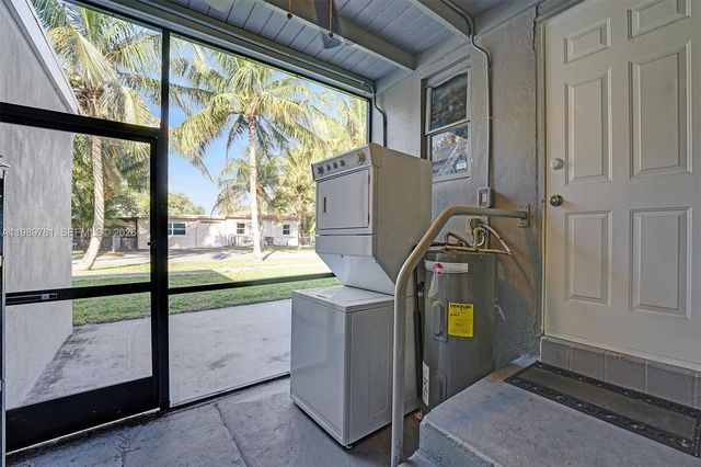 529 NW 8th St, Dania Beach, FL 33004