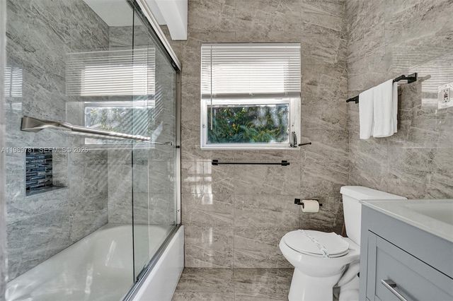 529 NW 8th St, Dania Beach, FL 33004