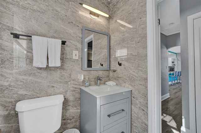 529 NW 8th St, Dania Beach, FL 33004