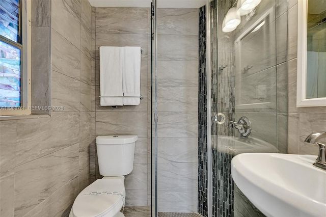 529 NW 8th St, Dania Beach, FL 33004