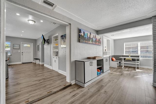 529 NW 8th St, Dania Beach, FL 33004