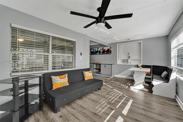 529 NW 8th St, Dania Beach, FL 33004