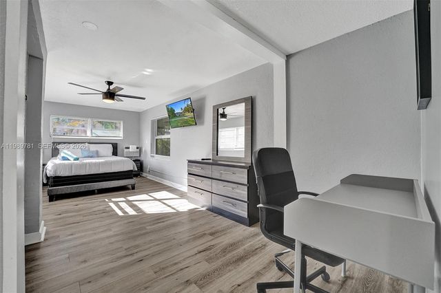 529 NW 8th St, Dania Beach, FL 33004