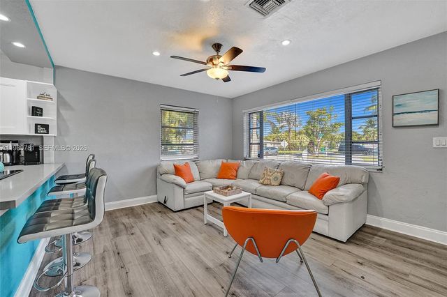 529 NW 8th St, Dania Beach, FL 33004