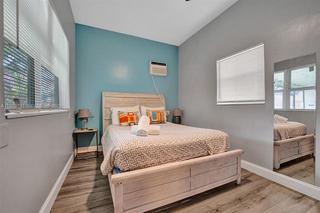 529 NW 8th St, Dania Beach, FL 33004