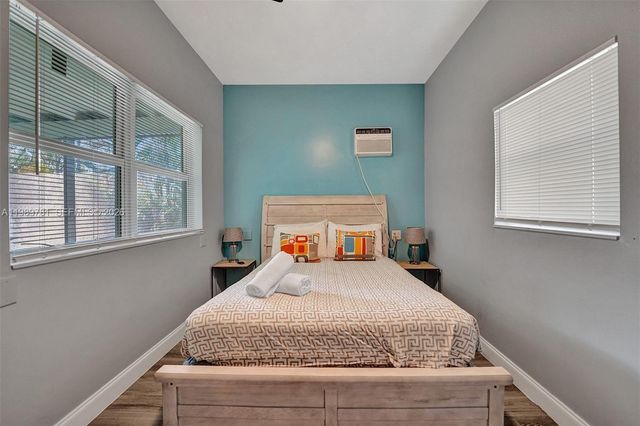 529 NW 8th St, Dania Beach, FL 33004