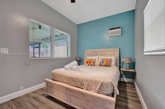 529 NW 8th St, Dania Beach, FL 33004