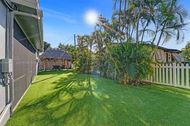 529 NW 8th St, Dania Beach, FL 33004