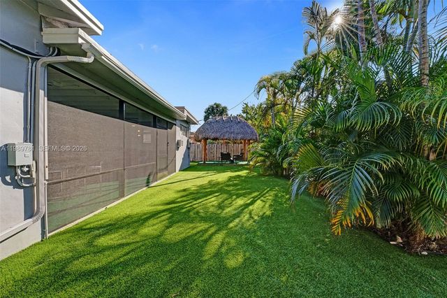 529 NW 8th St, Dania Beach, FL 33004