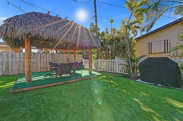 529 NW 8th St, Dania Beach, FL 33004