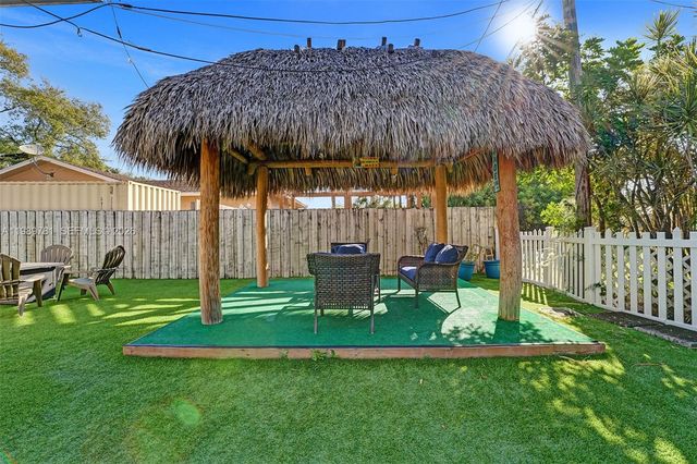 529 NW 8th St, Dania Beach, FL 33004