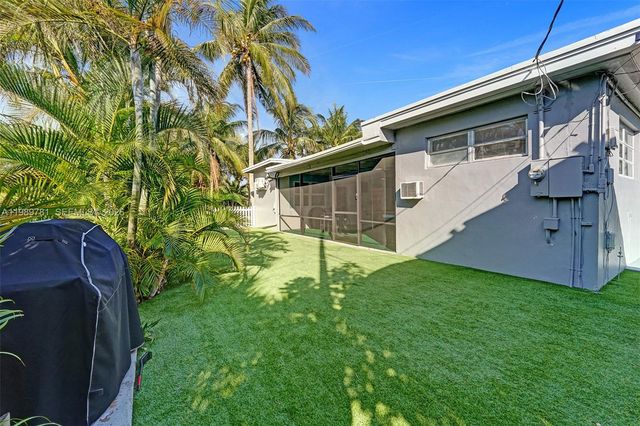 529 NW 8th St, Dania Beach, FL 33004