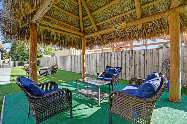 529 NW 8th St, Dania Beach, FL 33004