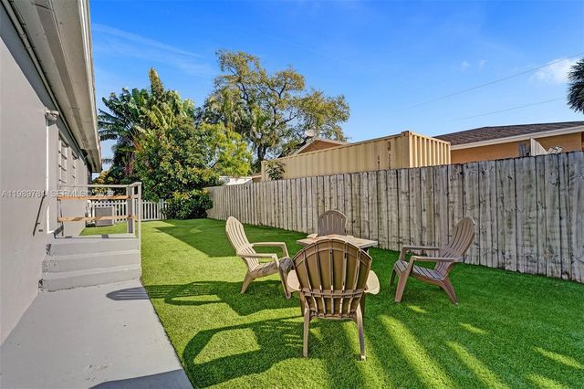 529 NW 8th St, Dania Beach, FL 33004