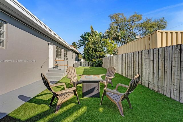 529 NW 8th St, Dania Beach, FL 33004