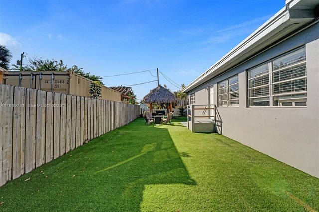 529 NW 8th St, Dania Beach, FL 33004