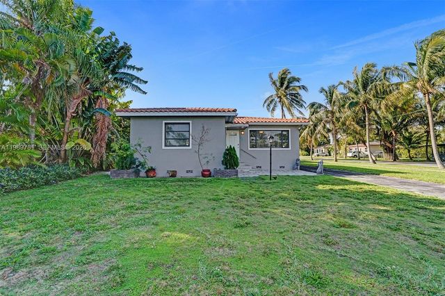 529 NW 8th St, Dania Beach, FL 33004