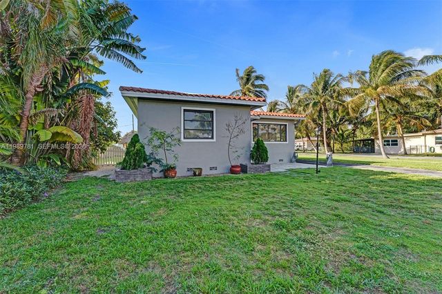 529 NW 8th St, Dania Beach, FL 33004