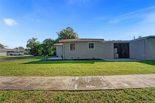 529 NW 8th St, Dania Beach, FL 33004