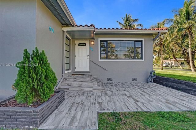 529 NW 8th St, Dania Beach, FL 33004