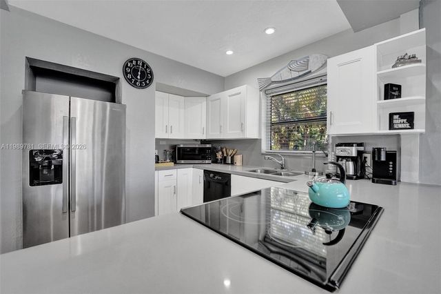 529 NW 8th St, Dania Beach, FL 33004