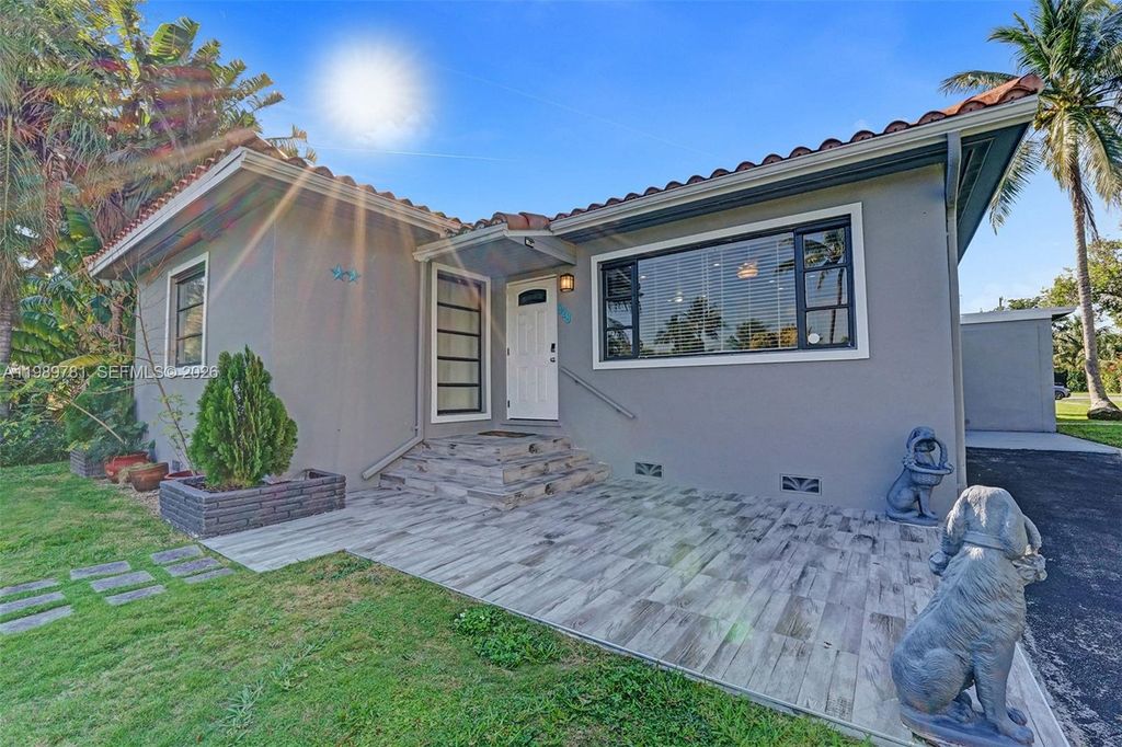 529 NW 8th St, Dania Beach, FL 33004