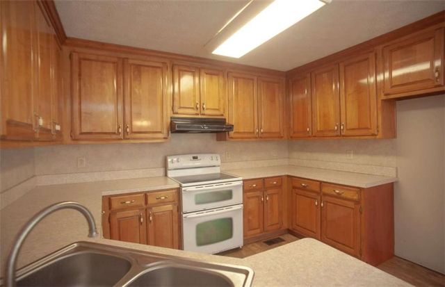 125 Wedgefield Drive, Mcdonough, GA 30252
