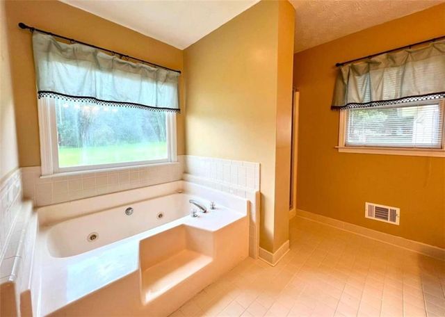 125 Wedgefield Drive, Mcdonough, GA 30252