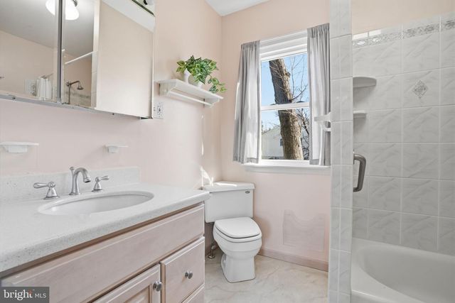 4400 NEWPORTVILLE RD, Levittown, PA 19056