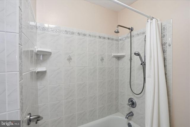 4400 NEWPORTVILLE RD, Levittown, PA 19056