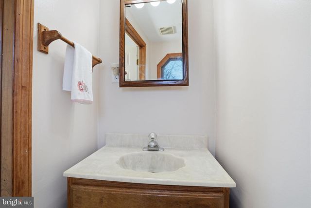 4400 NEWPORTVILLE RD, Levittown, PA 19056