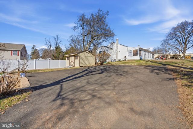 4400 NEWPORTVILLE RD, Levittown, PA 19056