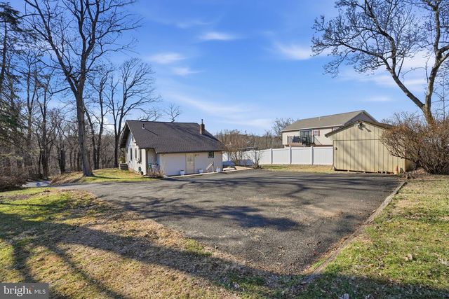 4400 NEWPORTVILLE RD, Levittown, PA 19056