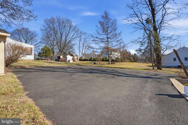 4400 NEWPORTVILLE RD, Levittown, PA 19056