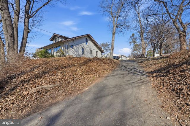 4400 NEWPORTVILLE RD, Levittown, PA 19056