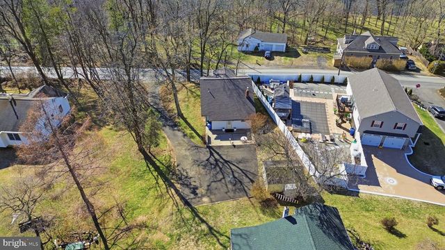 4400 NEWPORTVILLE RD, Levittown, PA 19056