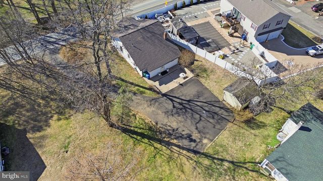4400 NEWPORTVILLE RD, Levittown, PA 19056