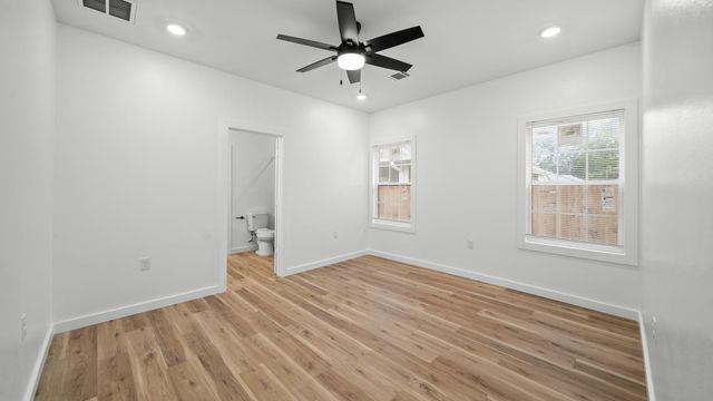 1504 W Blum Street B, Alvin, TX 77511