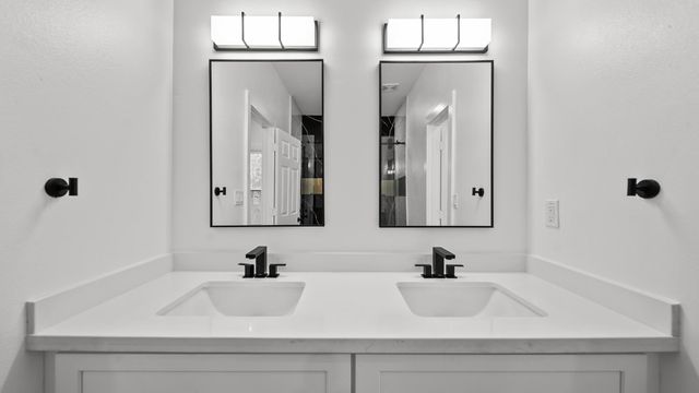 1504 W Blum Street B, Alvin, TX 77511