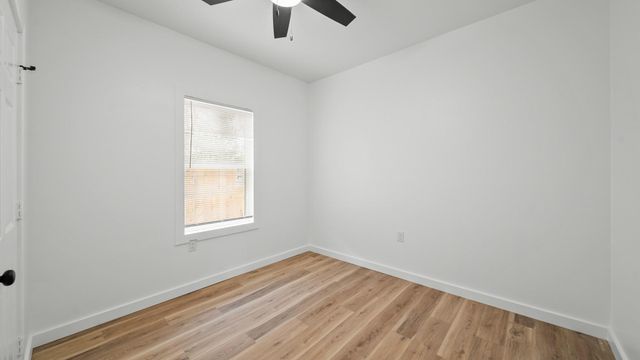 1504 W Blum Street B, Alvin, TX 77511