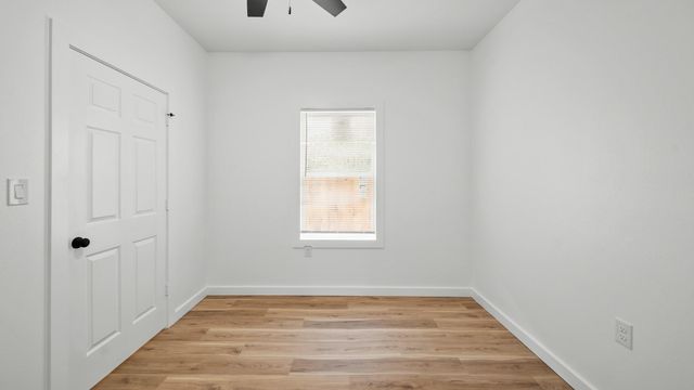 1504 W Blum Street B, Alvin, TX 77511