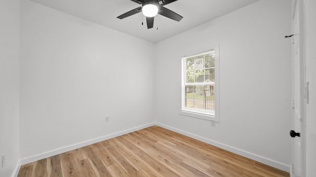 1504 W Blum Street B, Alvin, TX 77511