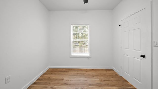 1504 W Blum Street B, Alvin, TX 77511