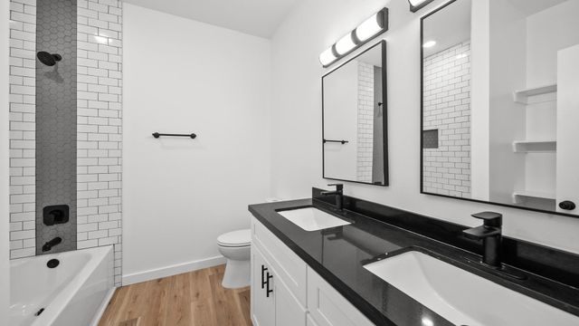 1504 W Blum Street B, Alvin, TX 77511